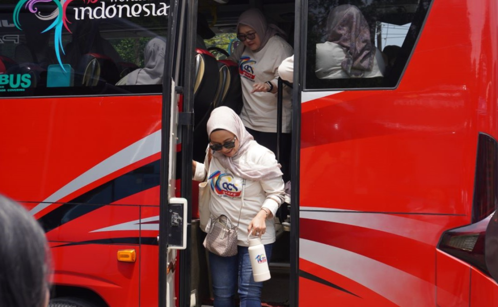 Stuck in Jakarta Traffic with Your Group? Here’s Why Van Rental Jakarta Group Services Change Everything